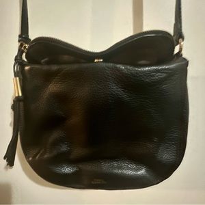 Vince Camuto back leather purse w/bag. Used as a crossbody